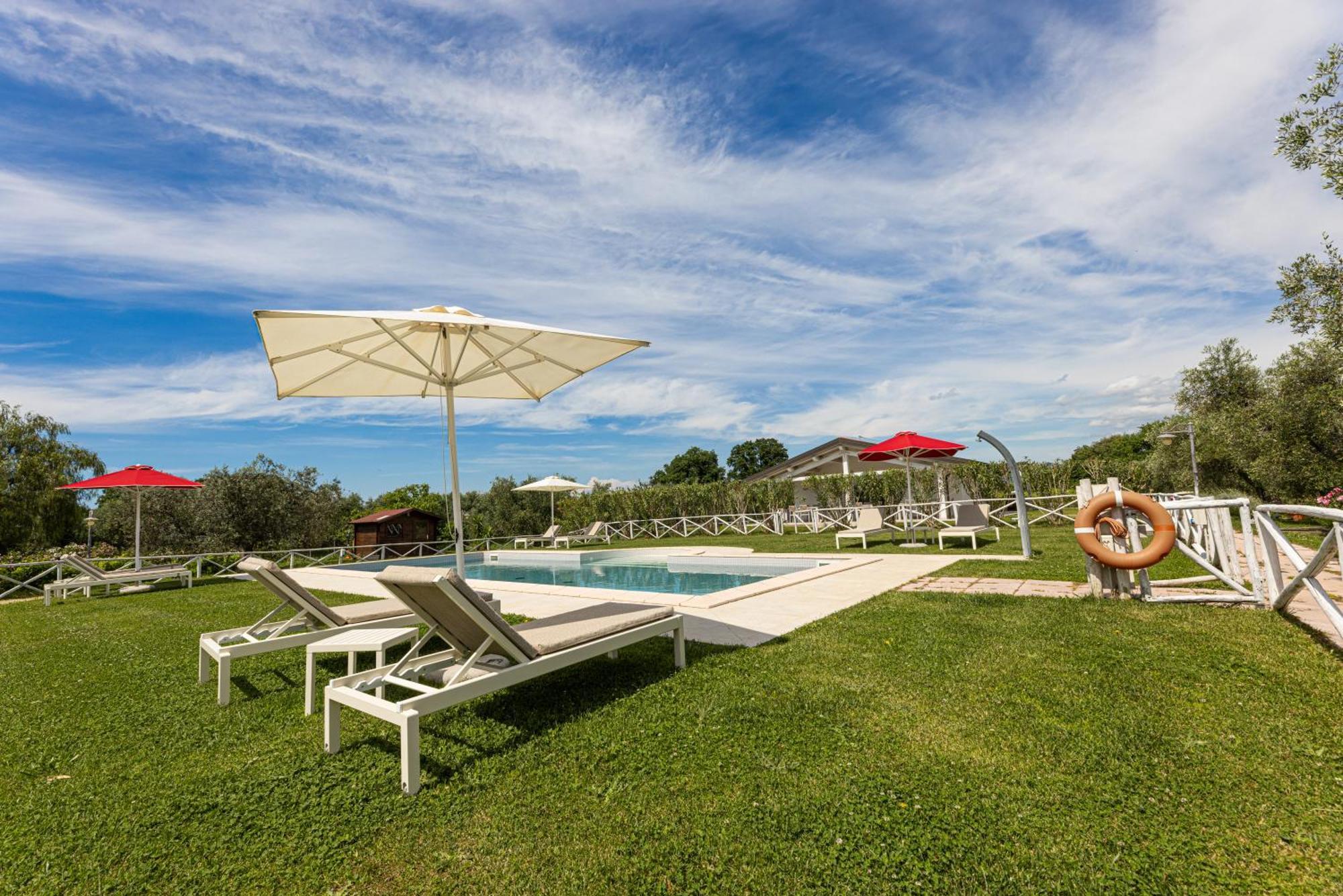 Agriturismo Re Di Fiori دونوراتيكو المظهر الخارجي الصورة